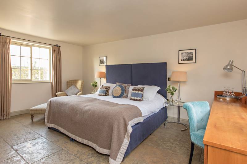 White Swan Inn Market Place, Pickering, North Yorkshire YO18 7AA